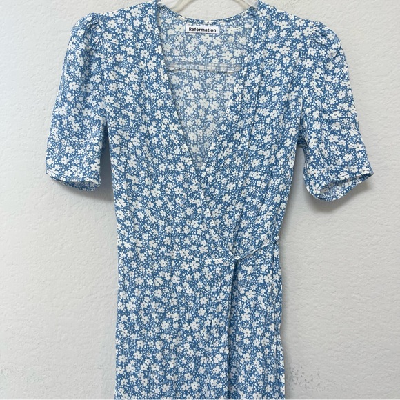 Reformation Laurent Mini Dress Wrap Floral Blue White Size XS - Picture 2 of 4